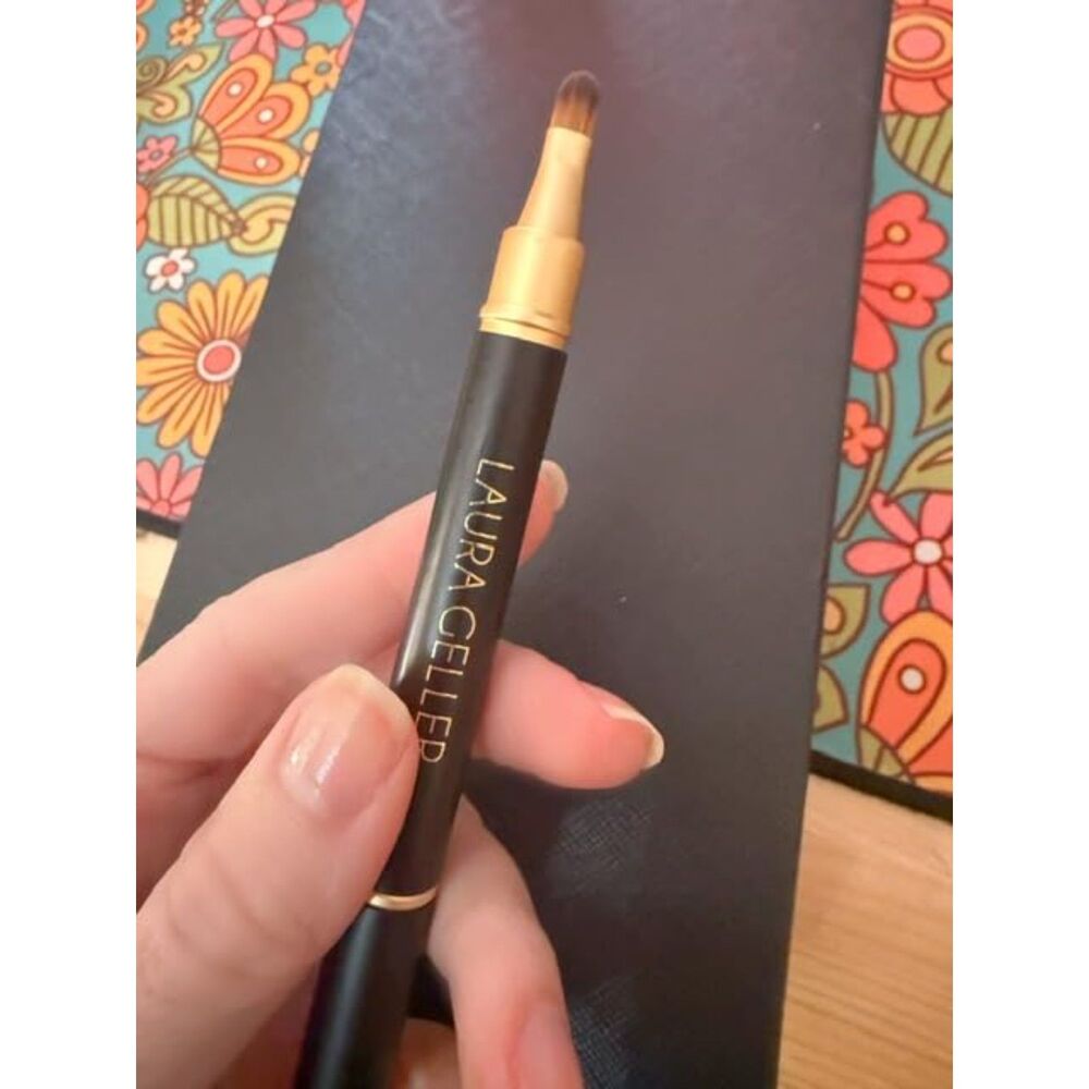 Laura Geller Travel Friendly Retractable Dual-Ended Two-in-One Makeup Brush - Picture 5 of 6